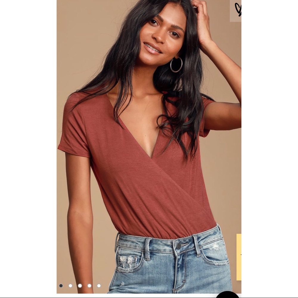 🟪LULUS- Marren Short Sleeve Surplice Body Suit